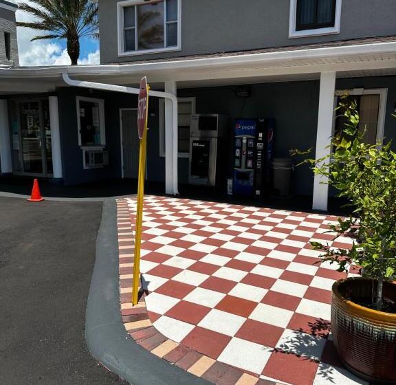 فندق Red Carpet Inn Daytona Beach