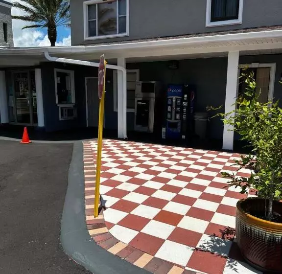 ホテル Red Carpet Inn Daytona Beach