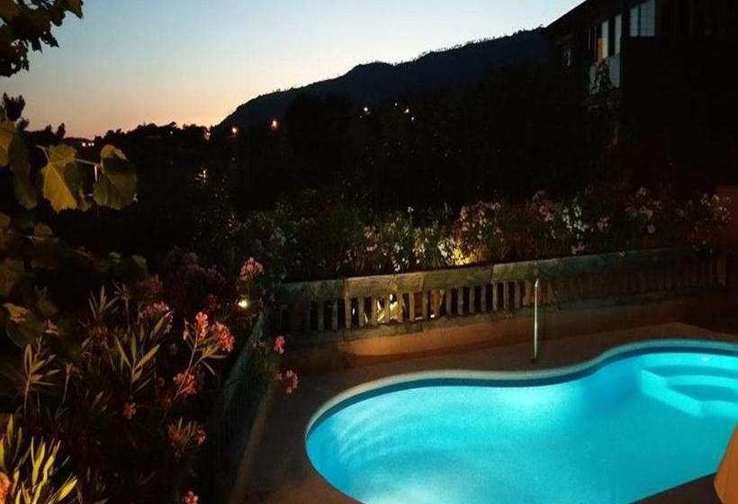 فندق Centro De Turismo Rural Roqueo De Chavela