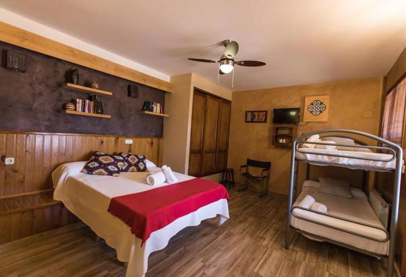 فندق Centro De Turismo Rural Roqueo De Chavela