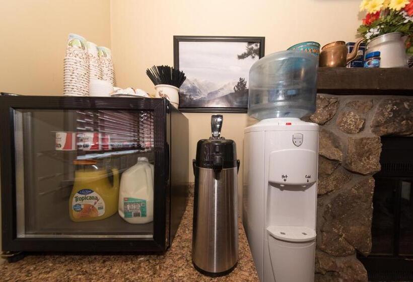 فندق The Maxwell Inn