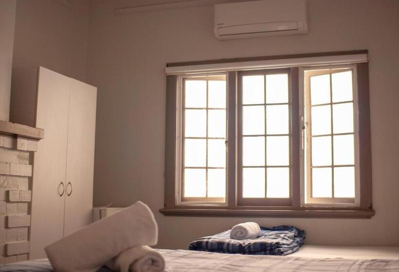 The Emperors Crown Hostel