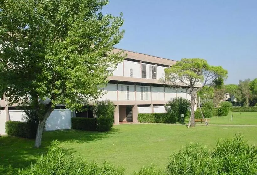 Apartment 4 Beds With Private Outdoor Area In Residence With Swimming Pool In Marina Di Bibbona, Onl