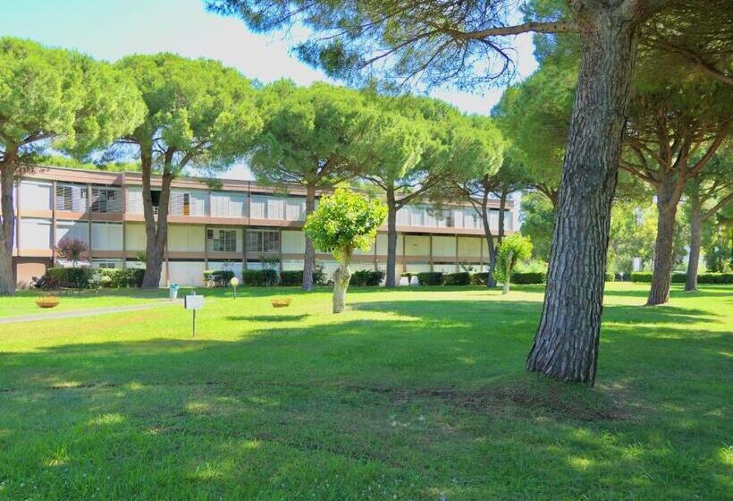 Apartment 4 Beds With Private Outdoor Area In Residence With Swimming Pool In Marina Di Bibbona, Onl