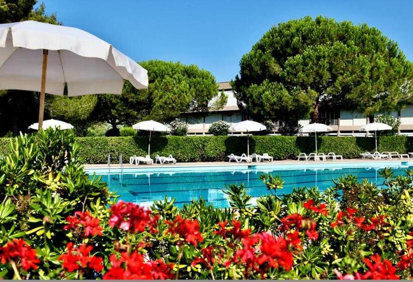 Apartment 4 Beds With Private Outdoor Area In Residence With Swimming Pool In Marina Di Bibbona, Onl