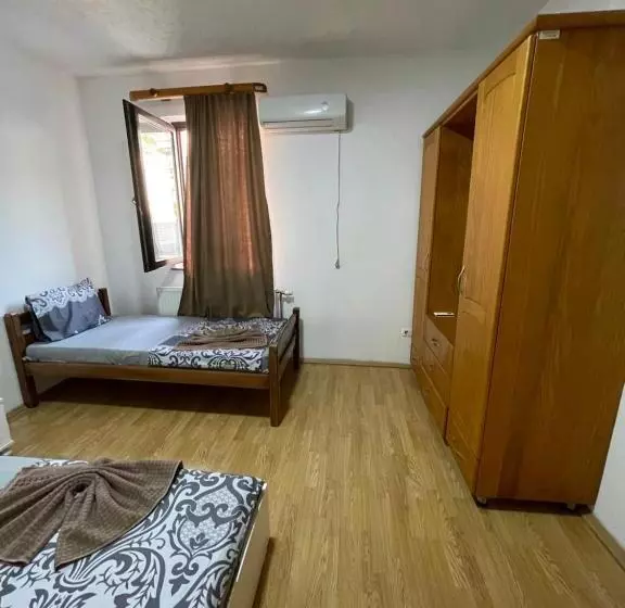 Ela Hostel