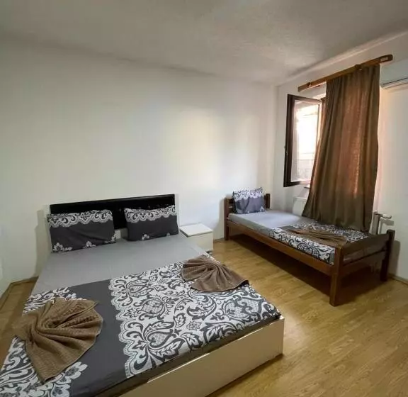 Ela Hostel