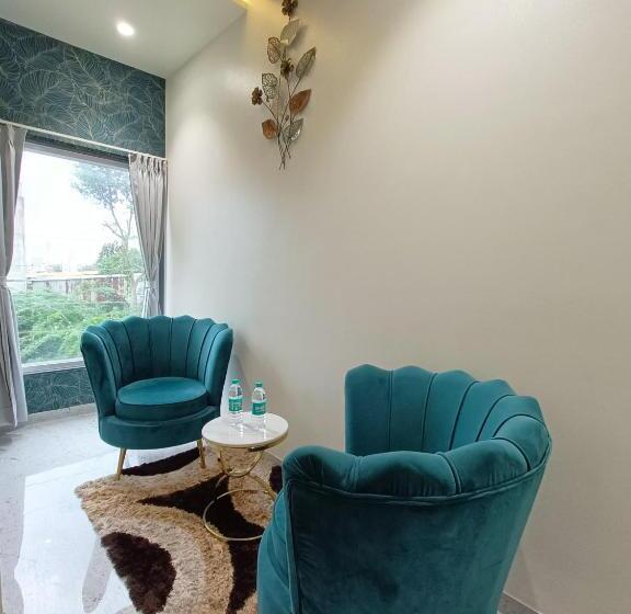 호텔 Dnyanprabha Executive