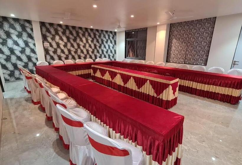 호텔 Dnyanprabha Executive