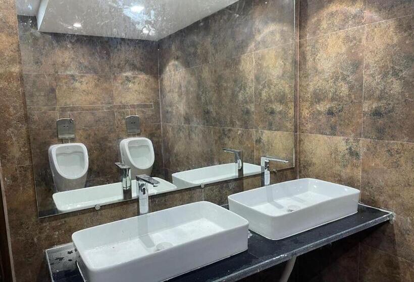 فندق Rise & Dine Restaurant & Banquet