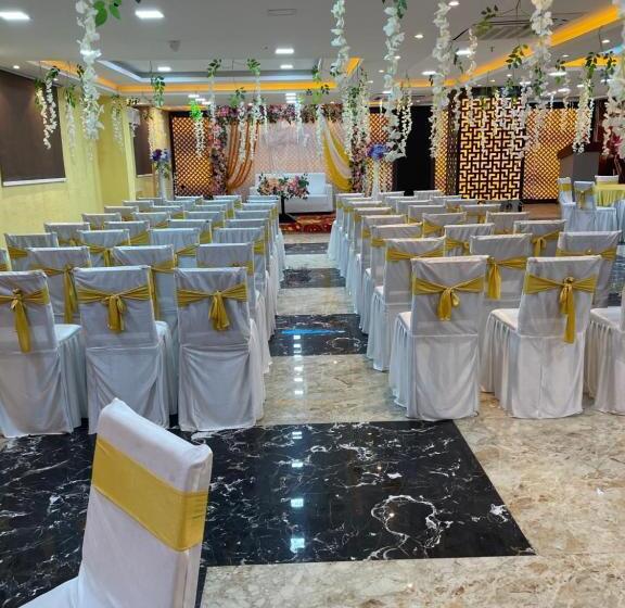فندق Rise & Dine Restaurant & Banquet