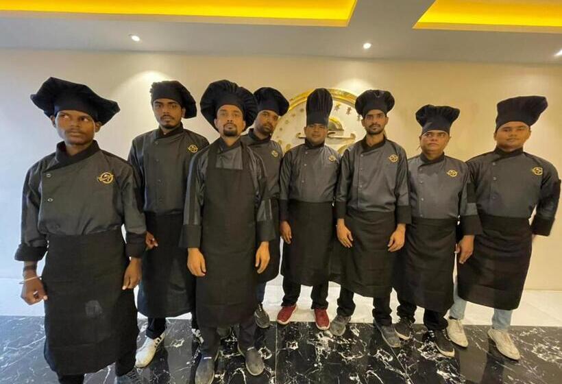 فندق Rise & Dine Restaurant & Banquet