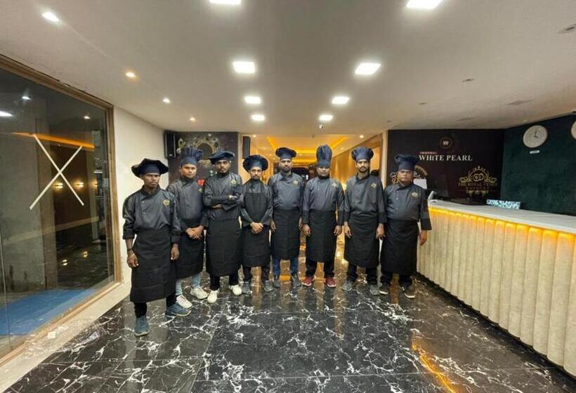 فندق Rise & Dine Restaurant & Banquet