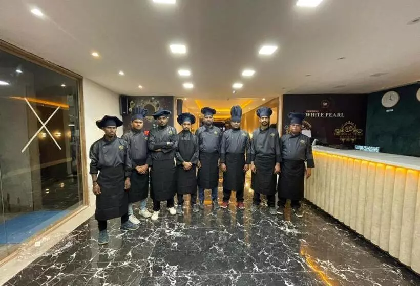 Hotelli Rise & Dine Restaurant & Banquet