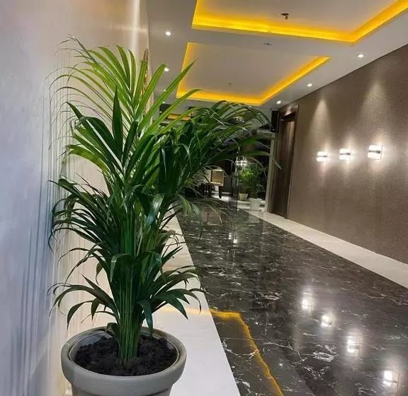 Hotelli Rise & Dine Restaurant & Banquet