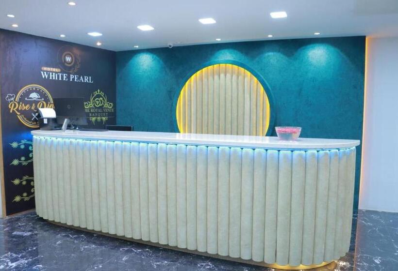 فندق Rise & Dine Restaurant & Banquet