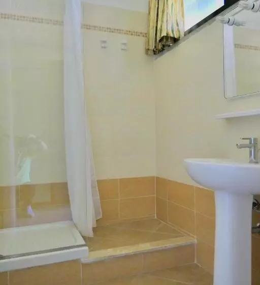 Isa   Studio 2 Beds In Residence With Swimming Pool Bed And Bath Linen Included