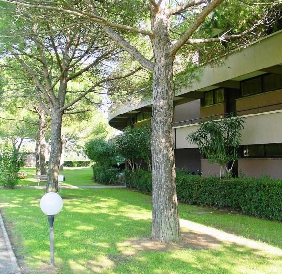 Isa   Studio 2 Beds In Residence With Swimming Pool Bed And Bath Linen Included