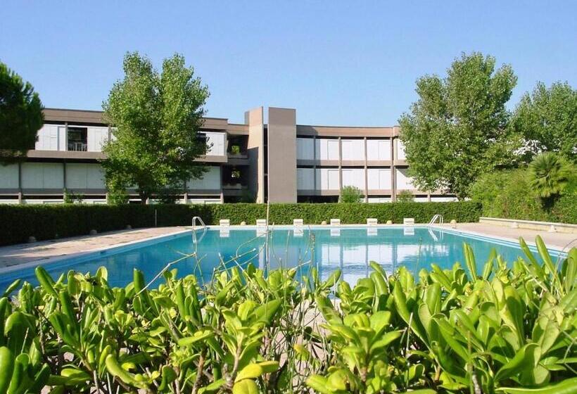 Isa   Studio 2 Beds In Residence With Swimming Pool Bed And Bath Linen Included