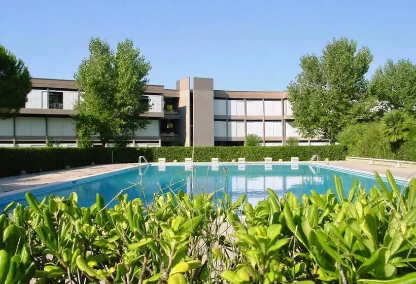 Isa   Studio 2 Beds In Residence With Swimming Pool Bed And Bath Linen Included