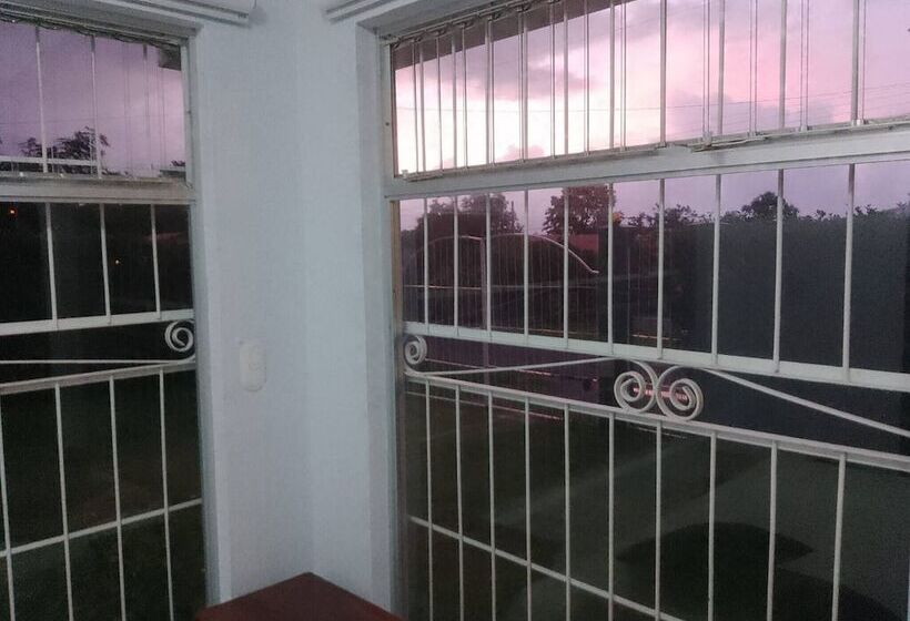 پانسیون Room In House Habitacion Y Bano Independientes