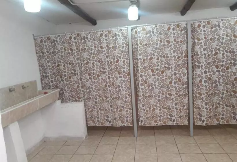 ユースホステル Complejo Estudiantil Las Acacias