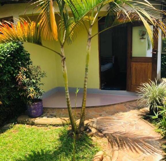 تختخواب و صبحانه Paradise Gardens Kajjansi