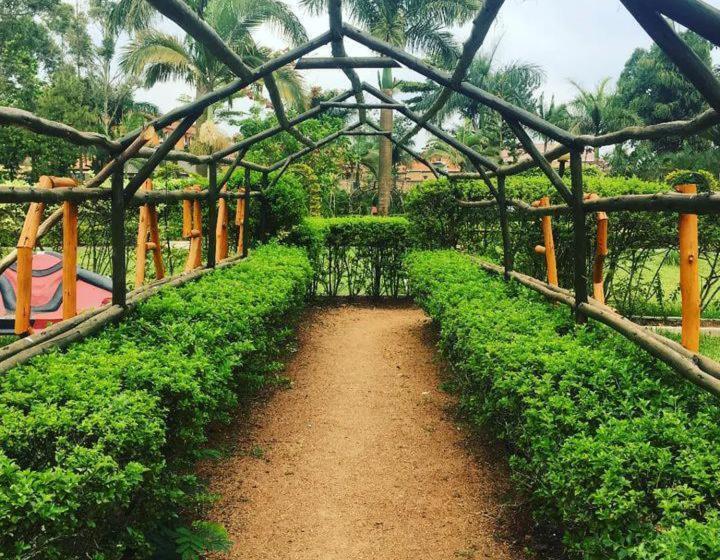 تختخواب و صبحانه Paradise Gardens Kajjansi