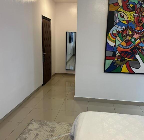 هتل Guided Hospitality Luxury Accommodations