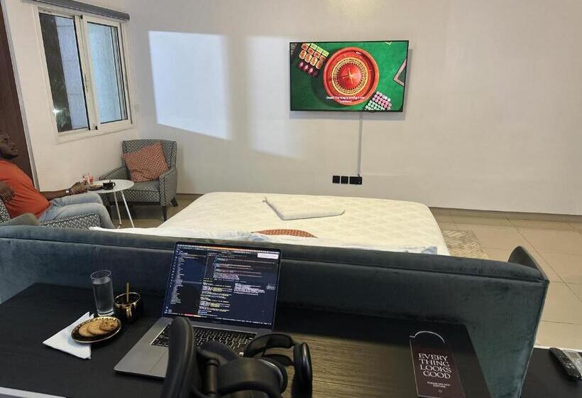 هتل Guided Hospitality Luxury Accommodations