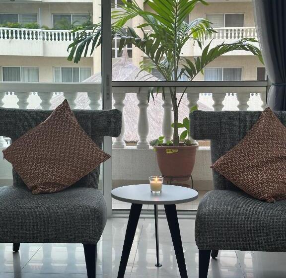 هتل Guided Hospitality Luxury Accommodations