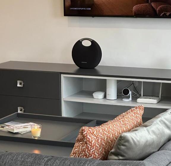 هتل Guided Hospitality Luxury Accommodations