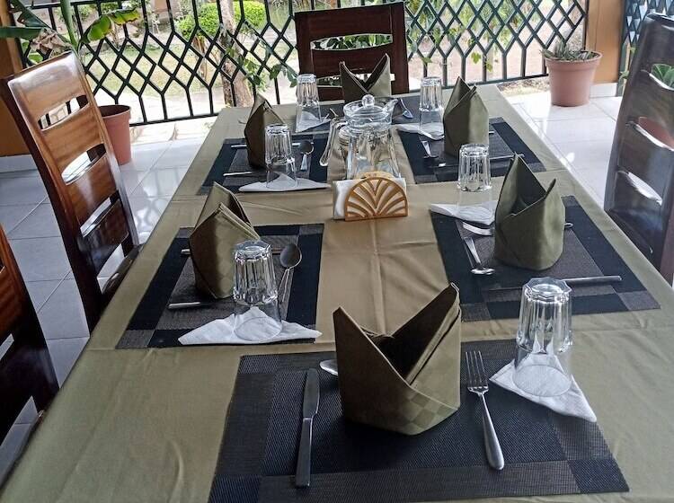 هتل Iretet Mara Lodge