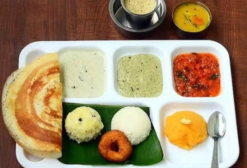 Hotelli Shriguru Guest House Akkalkot