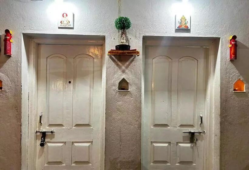 Hotelli Shriguru Guest House Akkalkot