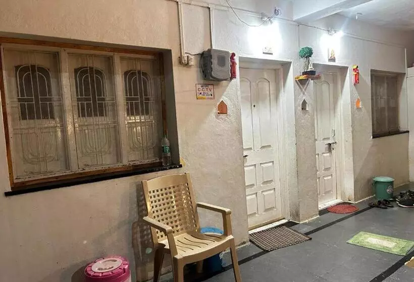 Hotelli Shriguru Guest House Akkalkot