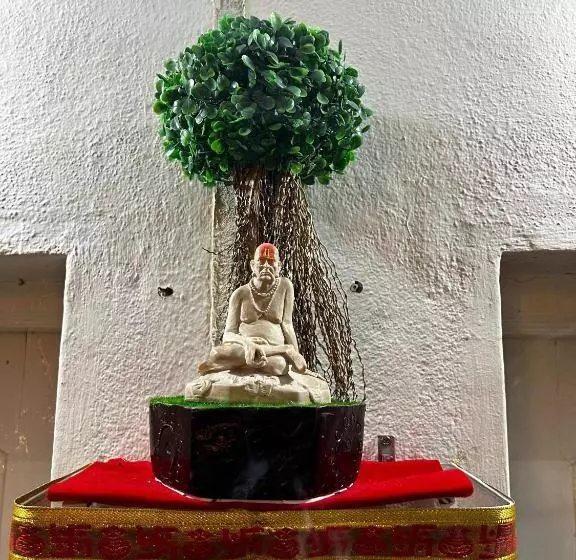 Hotelli Shriguru Guest House Akkalkot