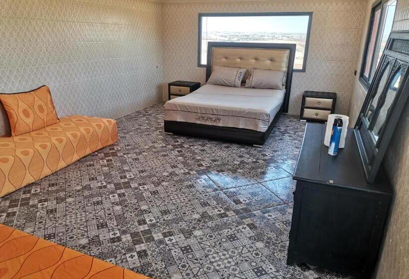 هتل The Red Castle