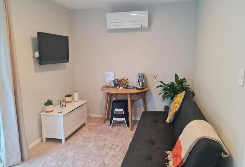 펜션 Back Garden Flat With Free On Street Parking And Fiber Wifi 15 Mins To Ferry, Stadium, Cbd