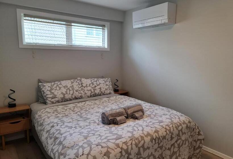 펜션 Back Garden Flat With Free On Street Parking And Fiber Wifi 15 Mins To Ferry, Stadium, Cbd