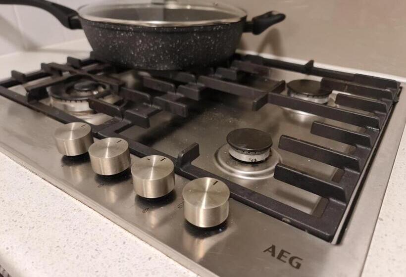 펜션 Back Garden Flat With Free On Street Parking And Fiber Wifi 15 Mins To Ferry, Stadium, Cbd