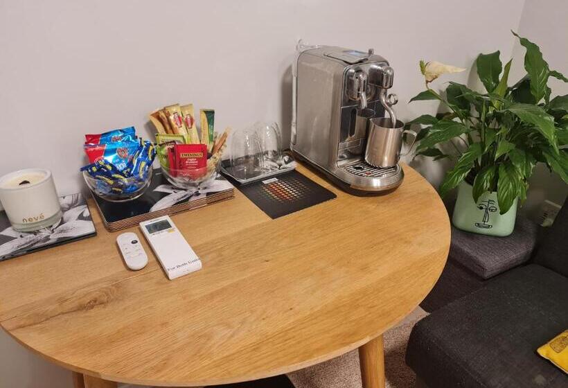 펜션 Back Garden Flat With Free On Street Parking And Fiber Wifi 15 Mins To Ferry, Stadium, Cbd