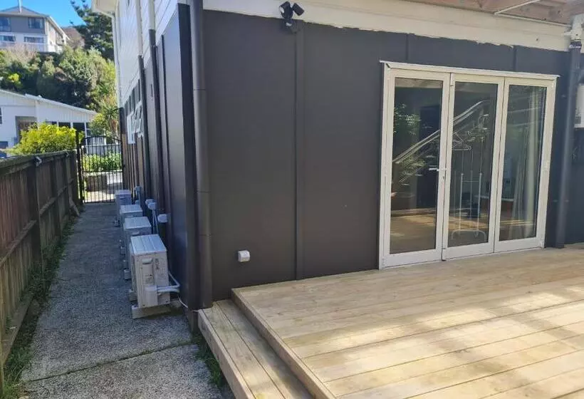 Majatalo Back Garden Flat With Free On Street Parking And Fiber Wifi   15 Mins To Ferry, Stadium, Cbd