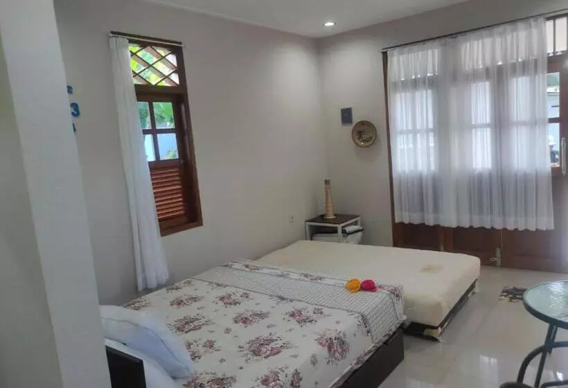 ペンション Homestay Erna Tanjong Tinggi