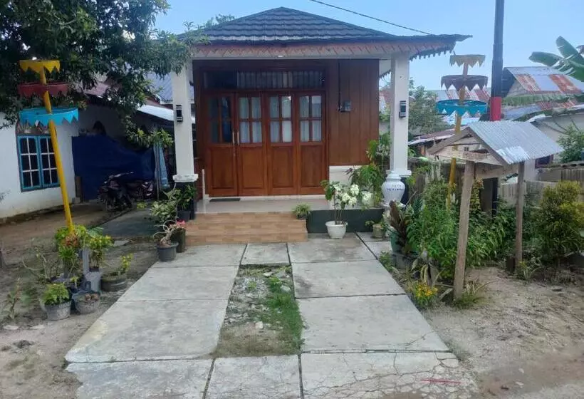 ペンション Homestay Erna Tanjong Tinggi