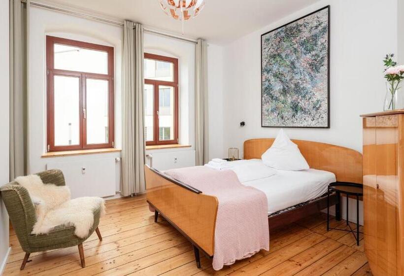 بنسيون Künstlerzimmer Im Kulturhaus Häselburg