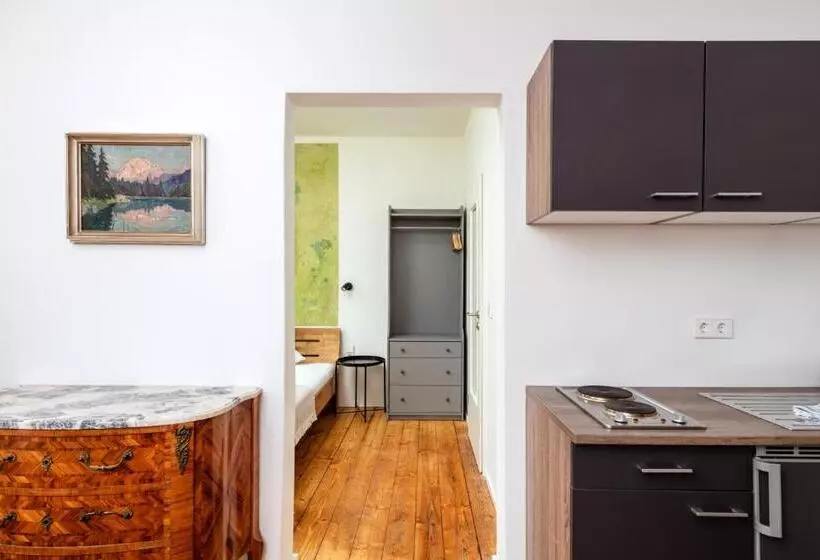 Majatalo Künstlerzimmer Im Kulturhaus Häselburg