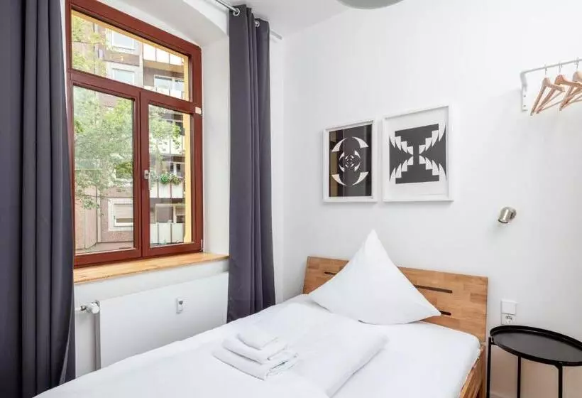 Majatalo Künstlerzimmer Im Kulturhaus Häselburg