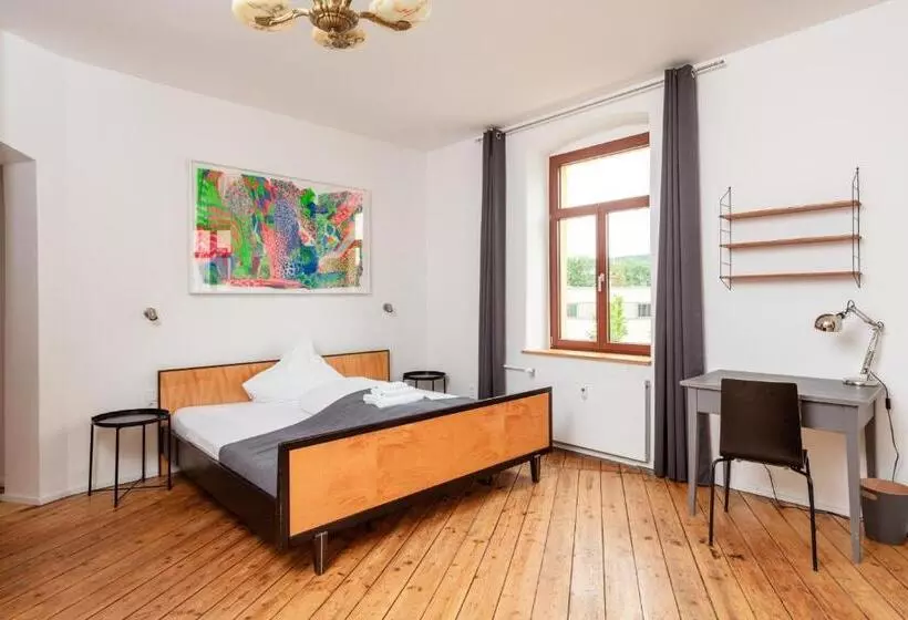 Majatalo Künstlerzimmer Im Kulturhaus Häselburg