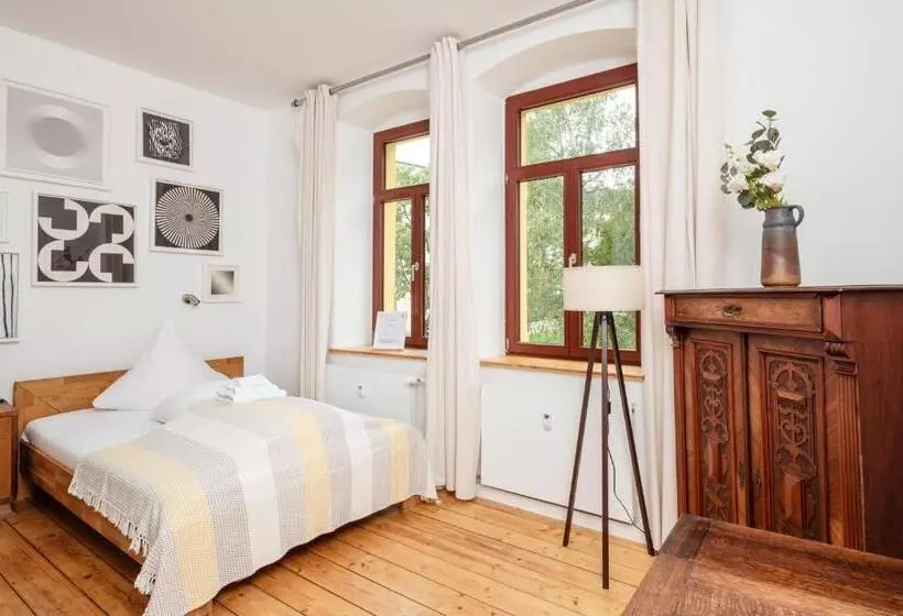 Majatalo Künstlerzimmer Im Kulturhaus Häselburg